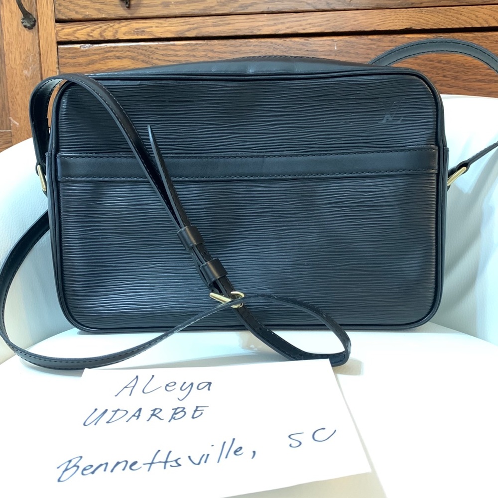 Authentic Louis Vuitton Trocadero 27 Epi Black